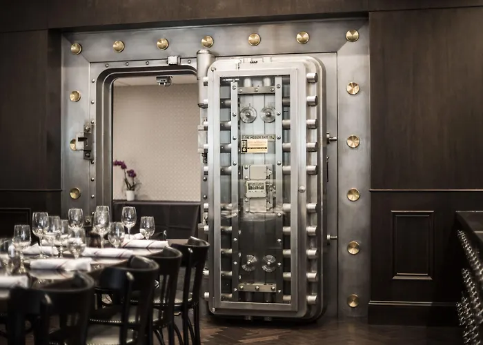 Hotel La Banque Homewood