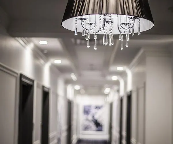Hotel La Banque 4*